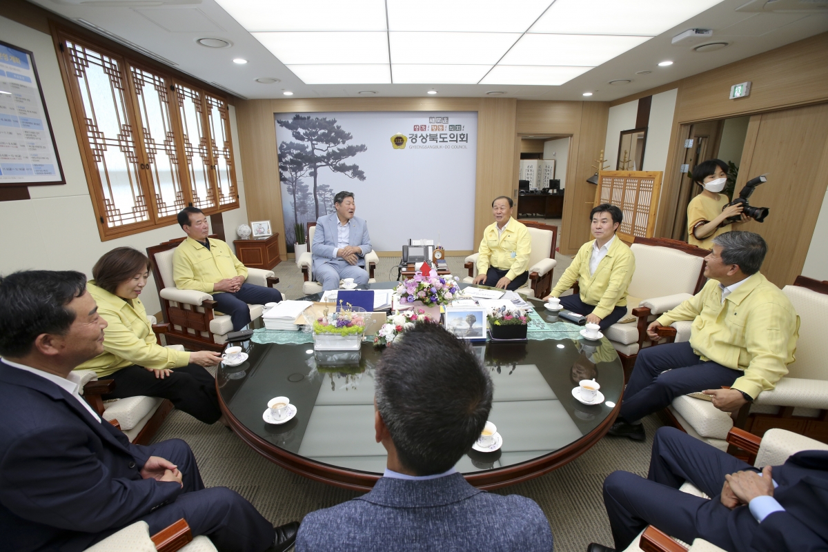 20200623-102[AP7U5082-통합신공항 최종이전지 선정 촉구 결의문 관련하여 경북도의회 방문.jpg