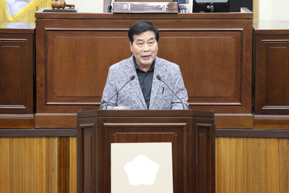 20200701-055[AP7U5371-제241회 임시회 제1차 본회의시 부의장선거에 당선된 안주찬 의원 당선인사.JPG