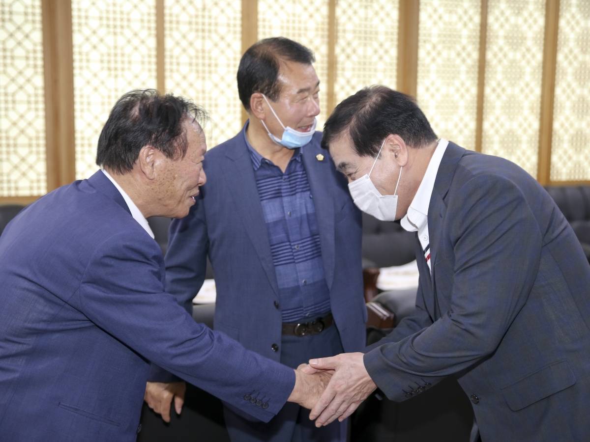 20200727-003[AP7U7593-대구경북 통합신공항 이전지 선정촉구를 위해 군위군의회 방문.JPG