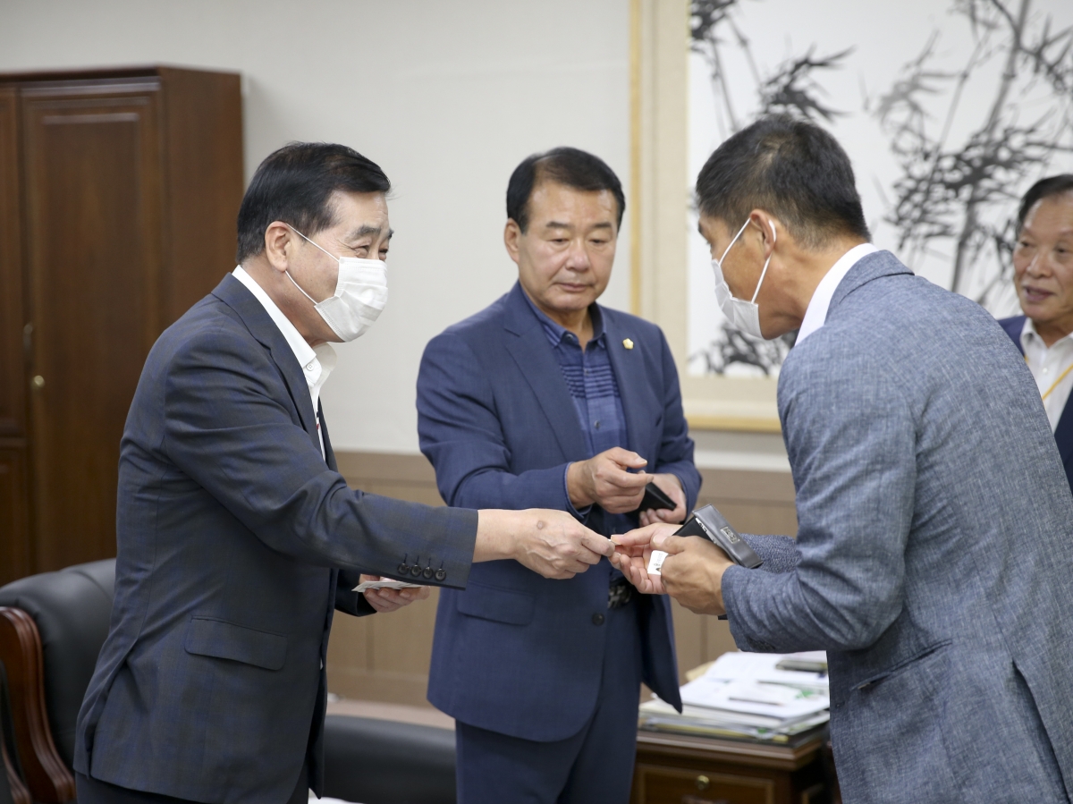 20200727-010[AP7U7606-대구경북 통합신공항 이전지 선정촉구를 위해 군위군의회 방문.JPG