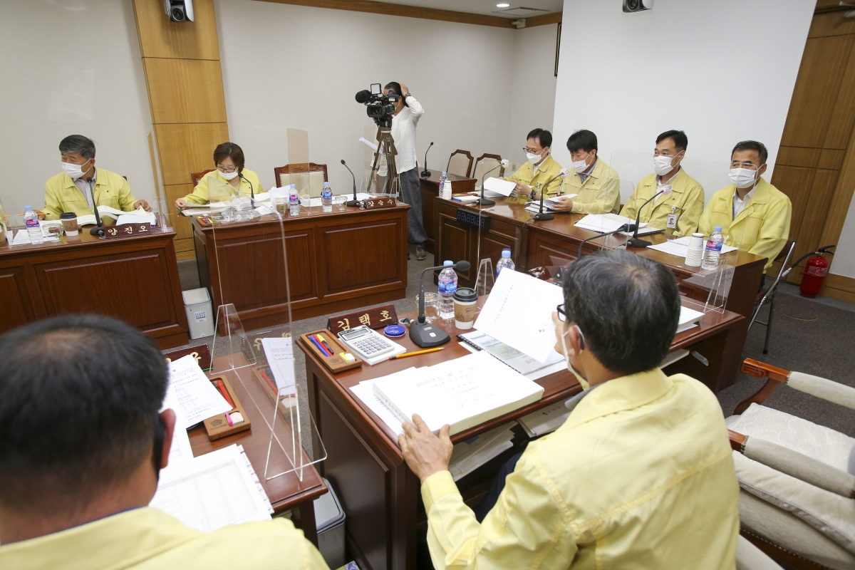 20200915-047[AP7U9348-제243회 임시회 산업건설위원회 소관 2020년도 제2회추가경정예산안 예비심사활동.JPG