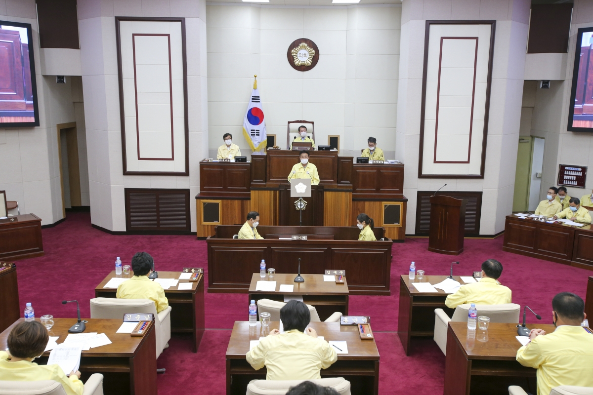 20200917-019[AP7U9720-제243회 임시회 제2차 본회의시 김재우 예산결산특별위원장 2020년도 제2회추가경정예산안 심사결과보고.JPG