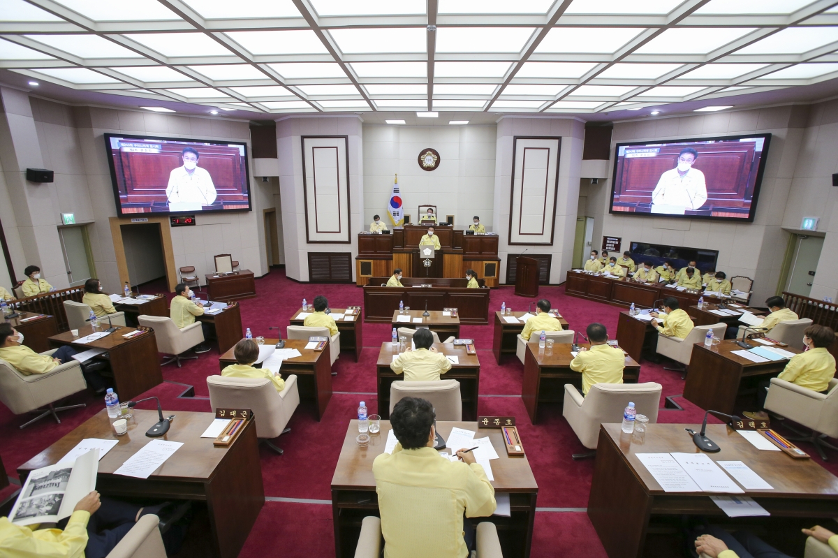 20200917-020[AP7U9726-제243회 임시회 제2차 본회의시 김재우 예산결산특별위원장 2020년도 제2회추가경정예산안 심사결과보고.JPG