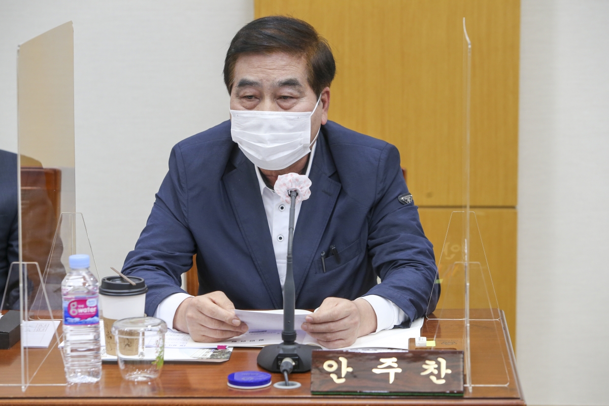 20201020-019[AP7U0864-제244회 임시회 의회운영위원회 소관 2021년도 주요업무계획안 보고.JPG