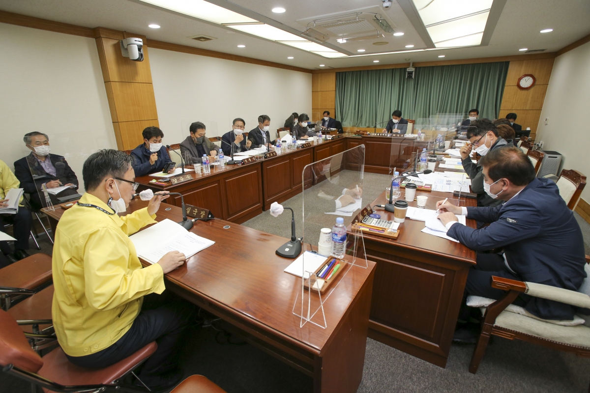 20201020-025[AP7U0887-제244회 임시회 기획행정위원회 소관 조례안 심사활동.JPG