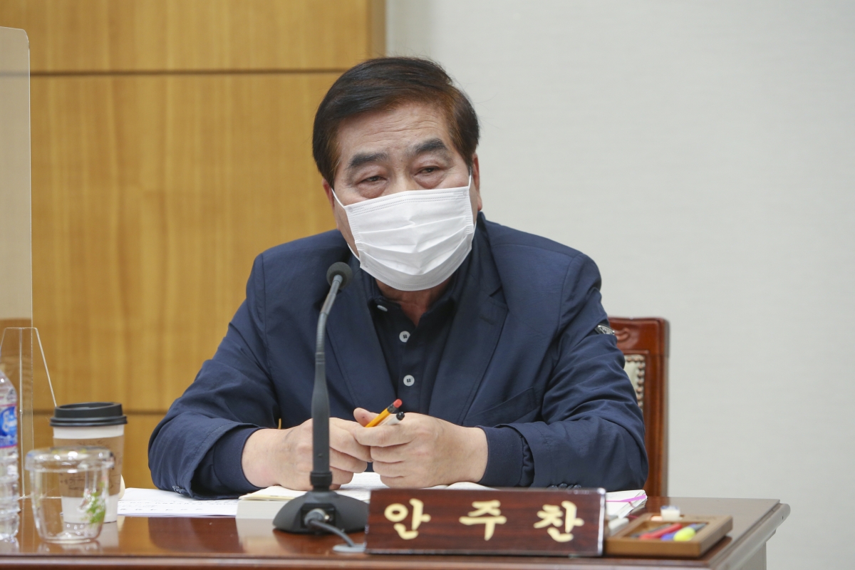 20201022-004[AP7U1177-제244회 임시회 기획행정위원회 소관 2021년도 주요업무계획보고 청취.JPG