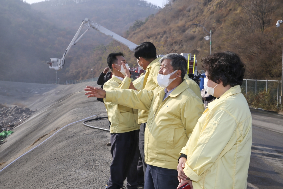20201116-023[AP7U3003-폐회중 산업건설위원회 환경자원화시설 화재현장 방문.JPG