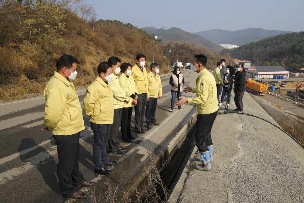 20201116-011[AP7U2972-폐회중 산업건설위원회 환경자원화시설 화재현장 방문.JPG