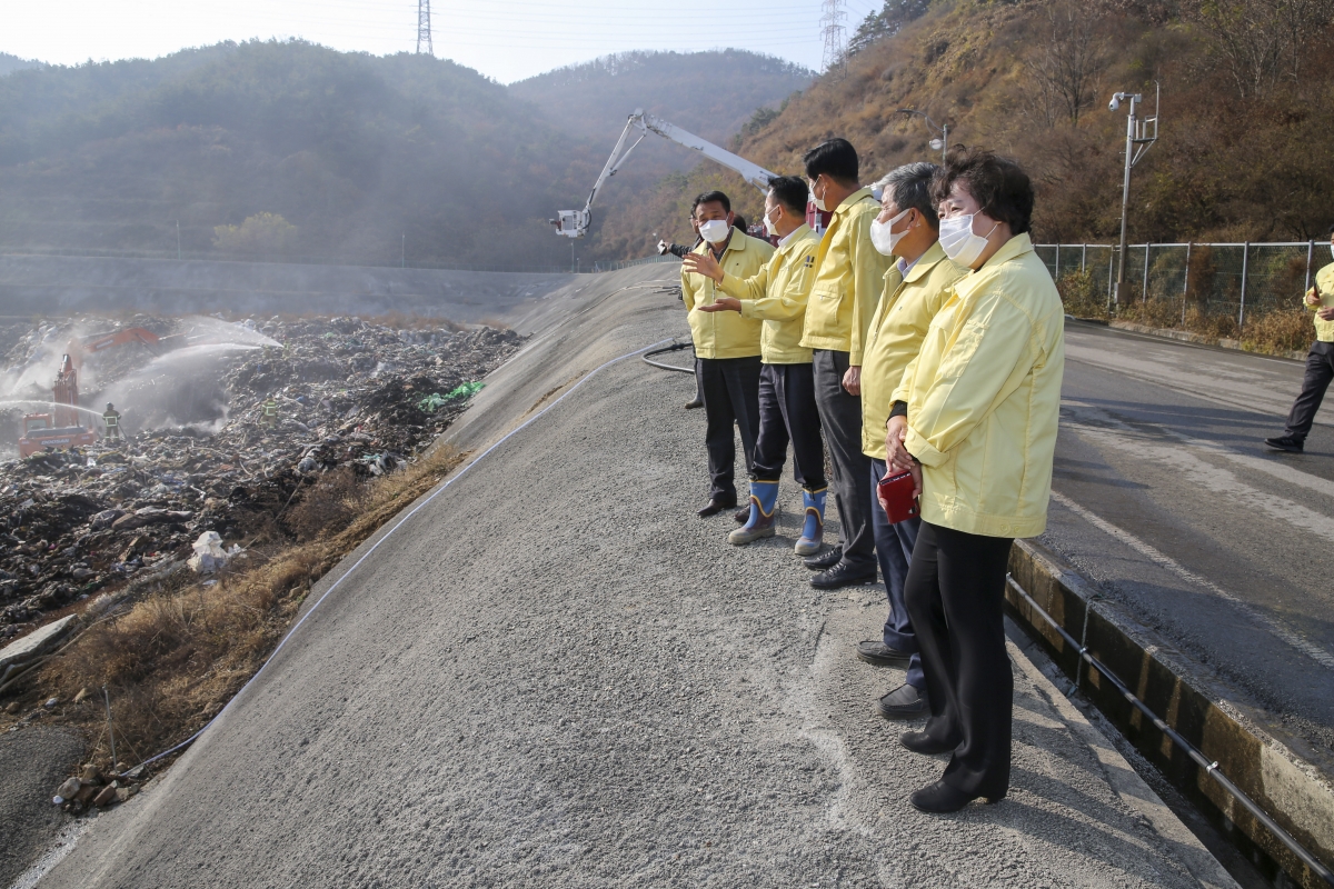 20201116-025[AP7U3006-폐회중 산업건설위원회 환경자원화시설 화재현장 방문.JPG