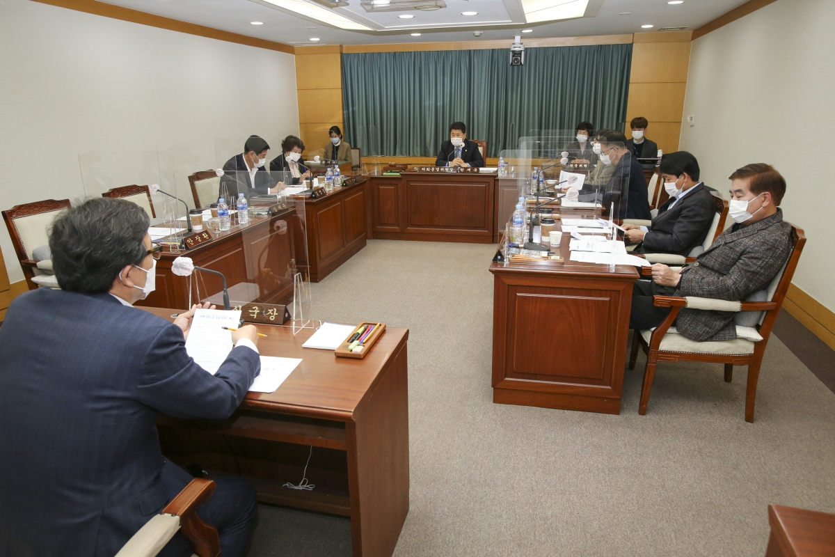 20201118-003[AP7U3151-폐회중 의회운영위원회 활동.JPG