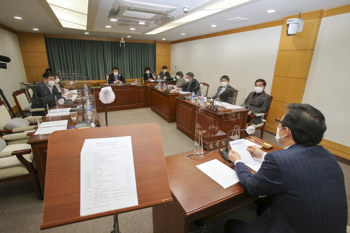 20201118-002[AP7U3150-폐회중 의회운영위원회 활동.JPG
