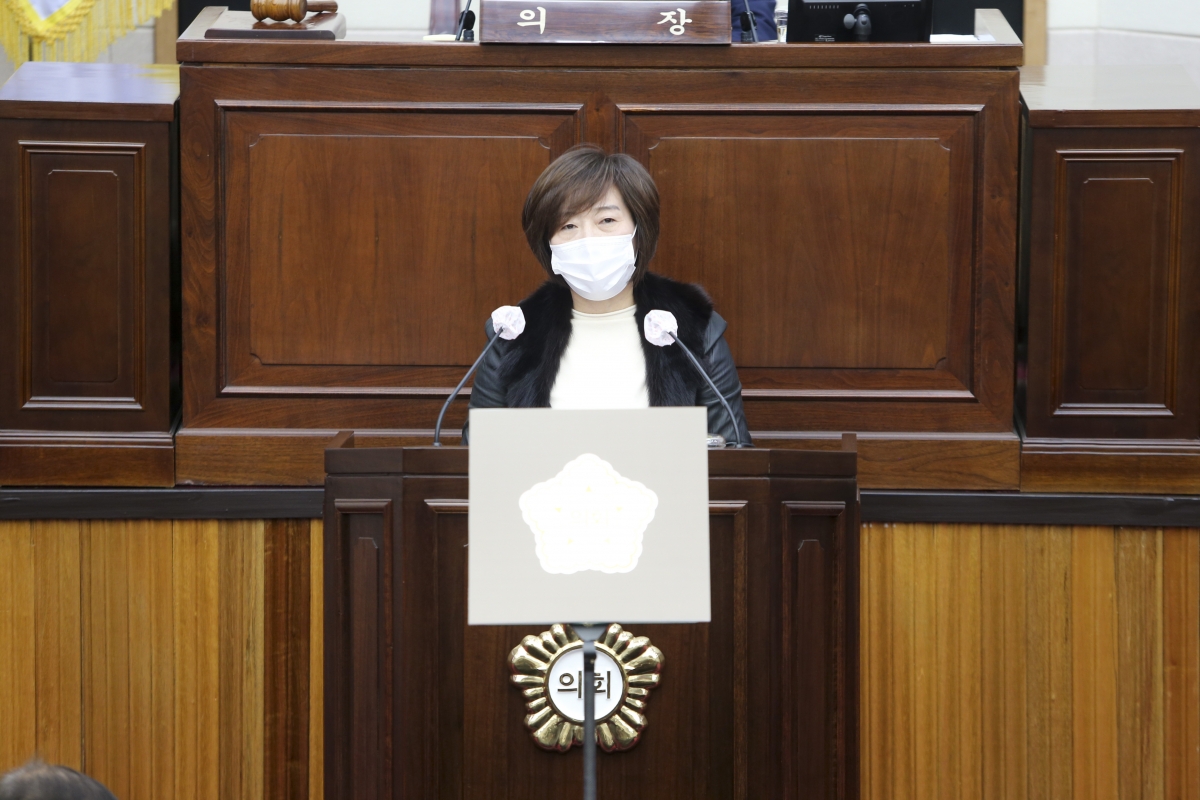 20201125-032[AP7U3458-제245회 제2차 정례회 제1차 본회의시 예산결산특별위원장에 호선된 김춘남 의원 당선인사.JPG