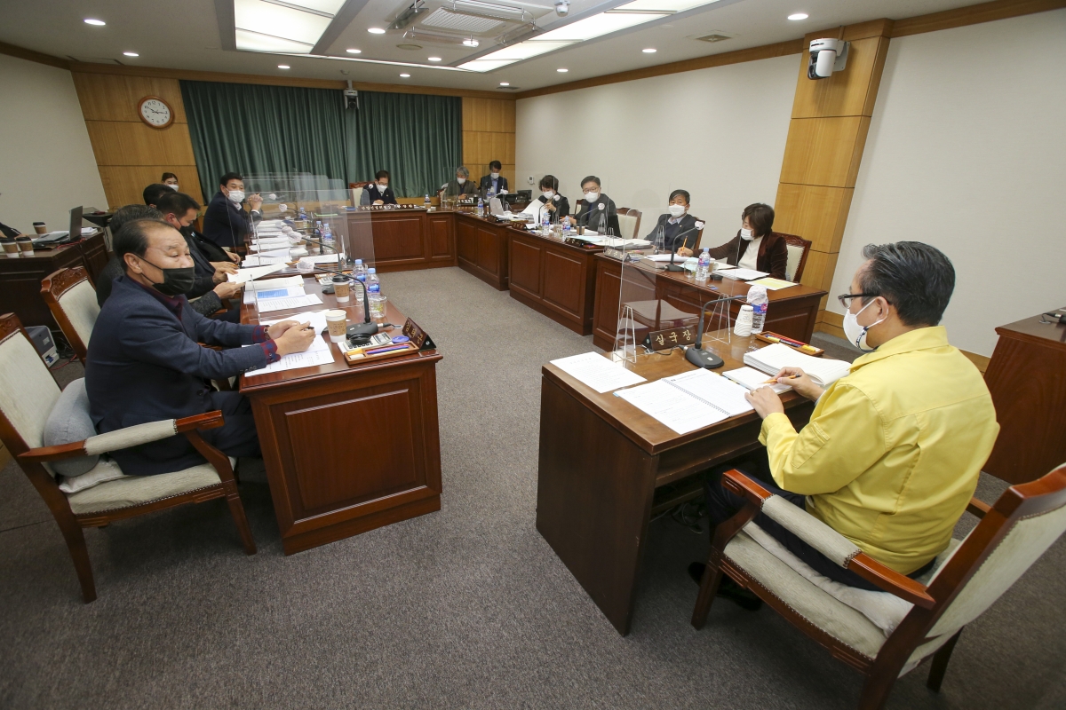 20201126-030[AP7U3611-제245회 정례회 산업건설위원회 조례안 심사활동.JPG