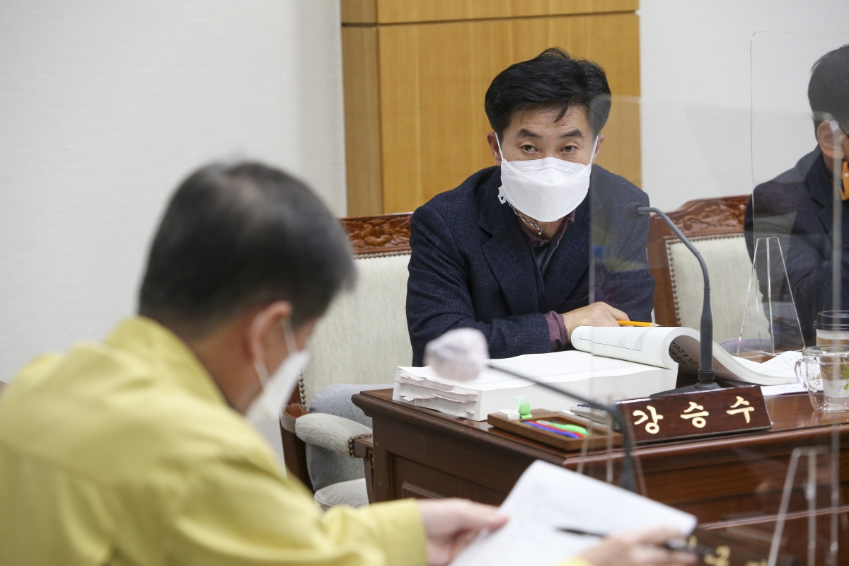 20201130-027[AP7U3987-제245회 정례회 기획행정위원회 소관 2021년도 예산안 및 기금운용계획안 예비심사활동.JPG
