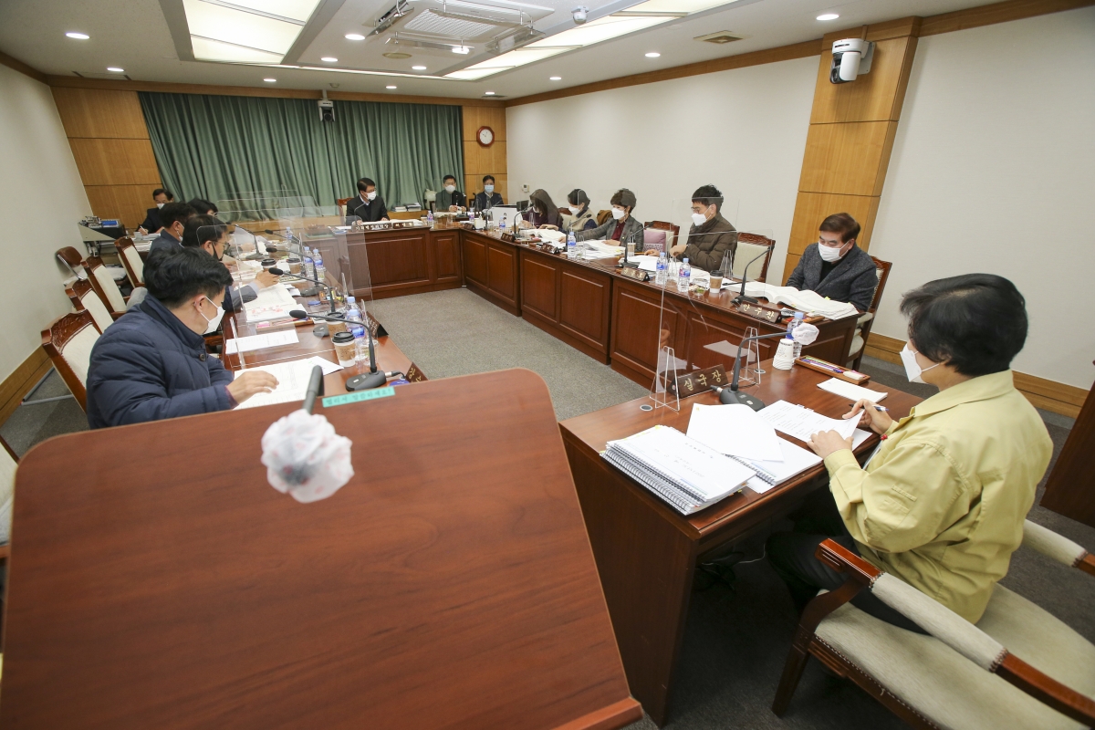 20201202-001[AP7U4242-제245회 정례회 기획행정위원회 소관 2021년도 예산안 및 기금운용계획안 예비심사활동.JPG