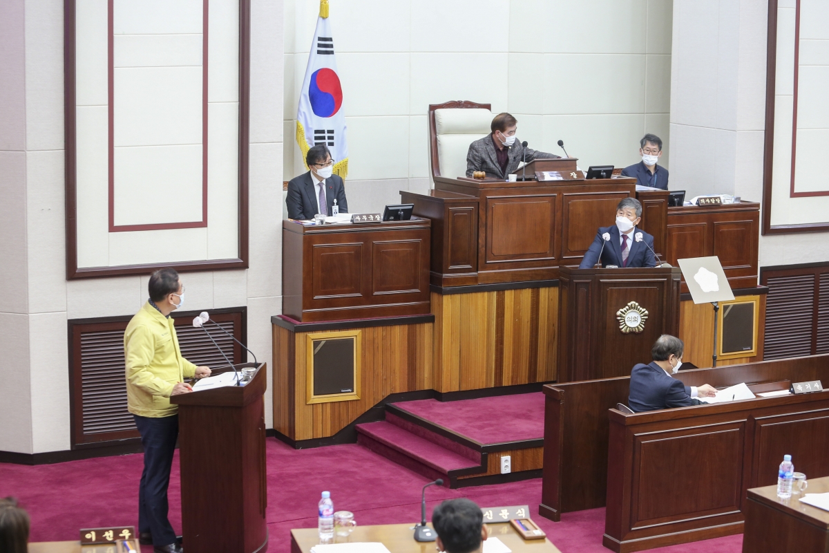 20201214-032[AP7U4900-제245회 제2차 정례회 제2차 본회의시 양진오 의원 시정질문.JPG