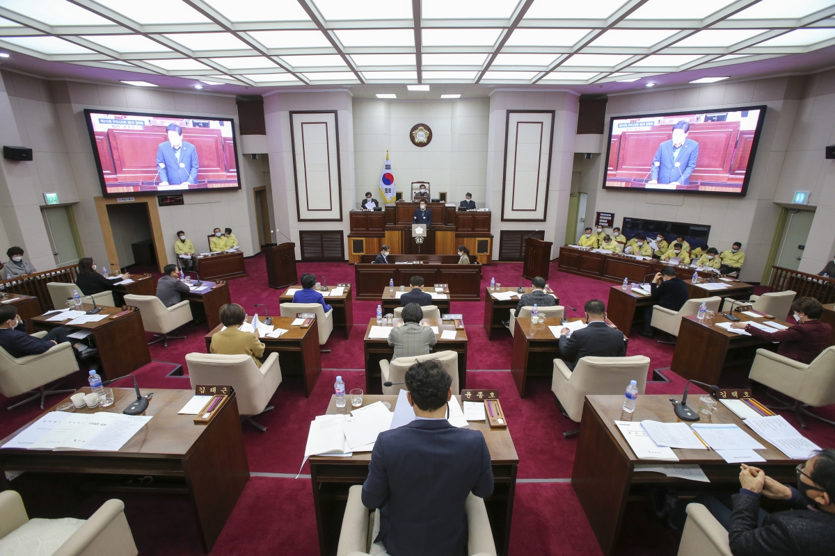 20201214-039[AP7U4926-제245회 제2차 정례회 제2차 본회의시 김영길 부위원장 예산결산특별위원회 활동결과보고.JPG