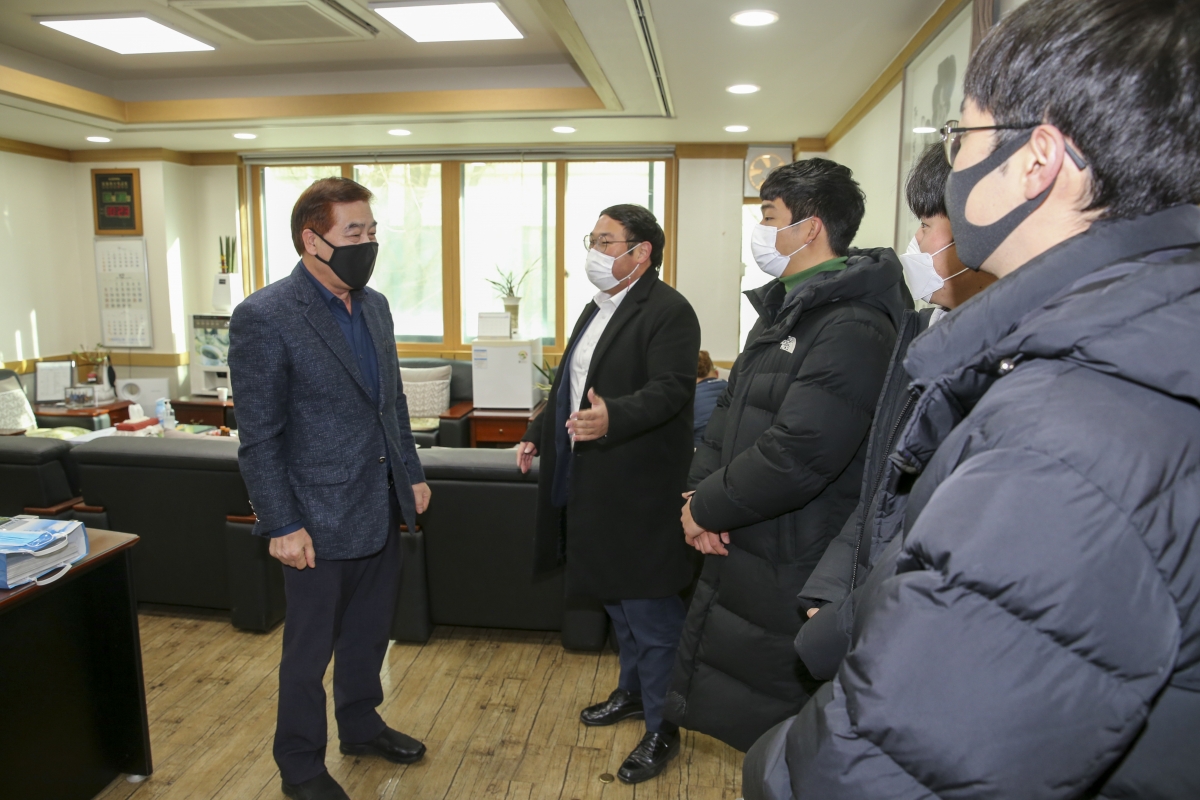 20201217-034[AP7U5313-금오공대 총학생회장단 일행 의회방문.JPG