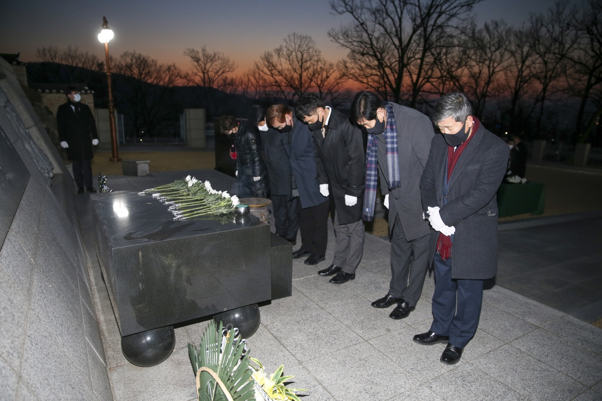 20210104-016[AP7U6091-2021 새해 충혼탑 참배.JPG