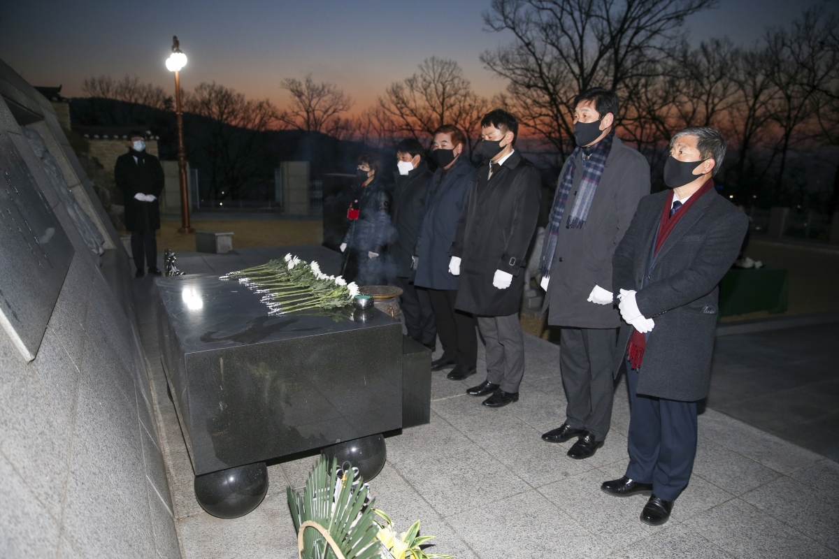 20210104-017[AP7U6094-2021 새해 충혼탑 참배.JPG