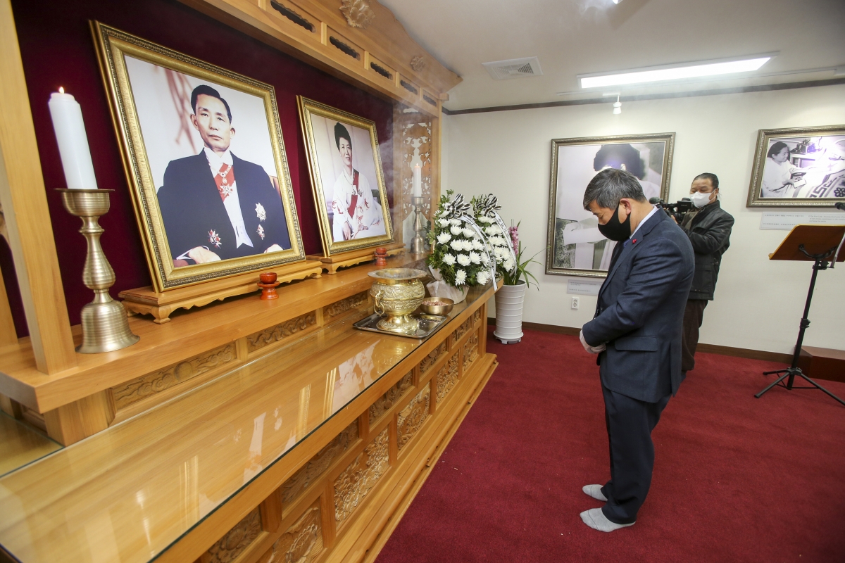 20210104-043[AP7U6151-2021 새해 박정희대통령 생가 참배.JPG
