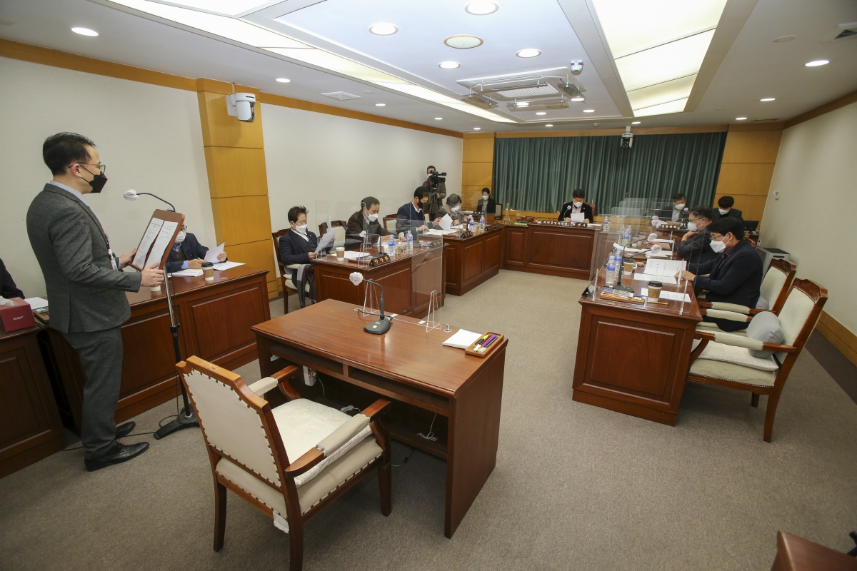 20210121-005[AP7U6451-폐회중 의회운영위원회 활동.jpg