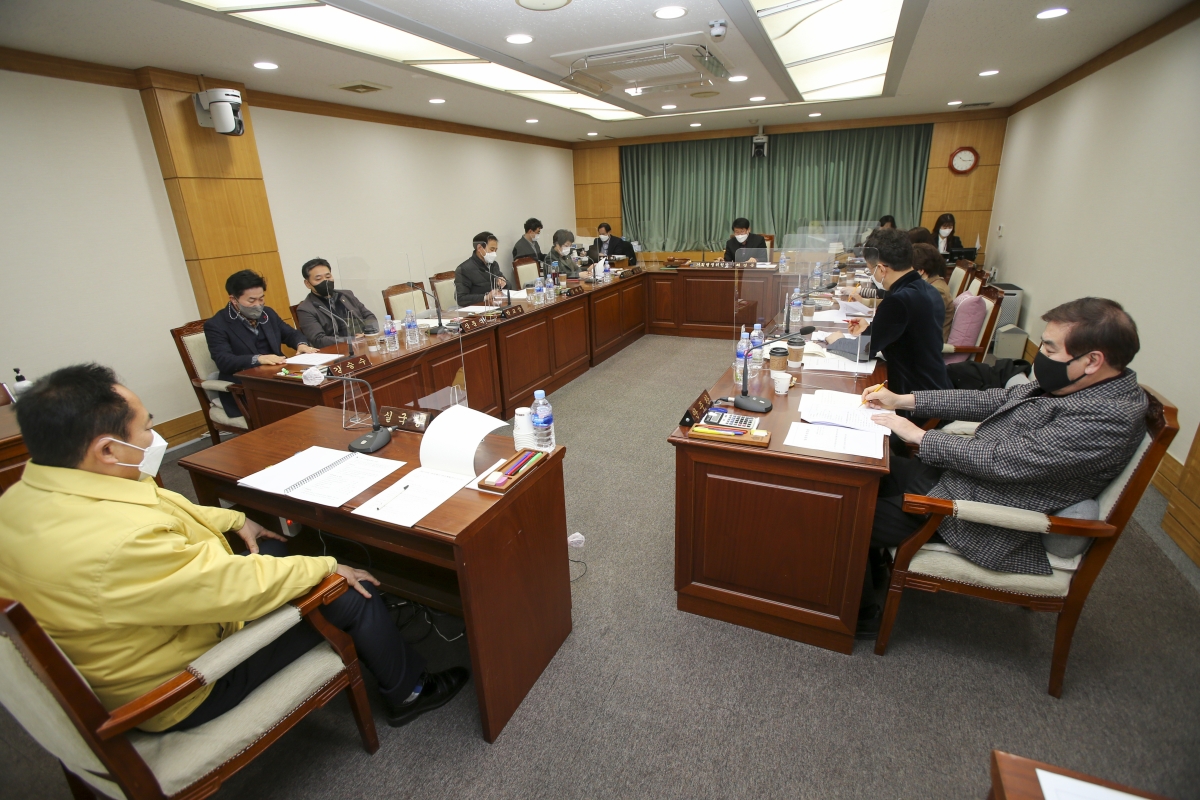 20210203-002[AP7U7002-제246회 임시회 기획행정위원회 조례안 심사활동.jpg