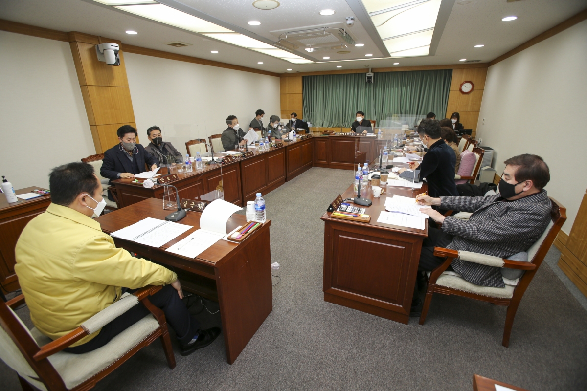 20210203-003[AP7U7004-제246회 임시회 기획행정위원회 조례안 심사활동.jpg