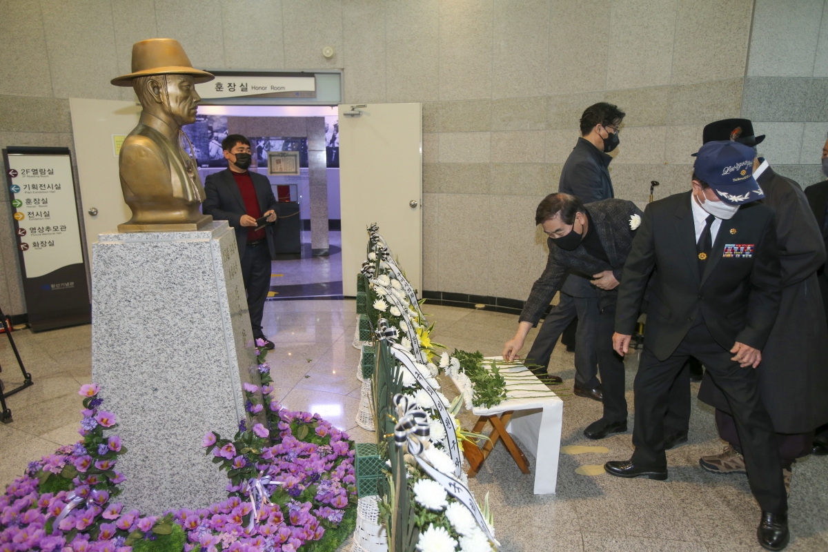 20210301-039[AP7U7603-3.1절 기념 왕산 허위 선생 추념.jpg