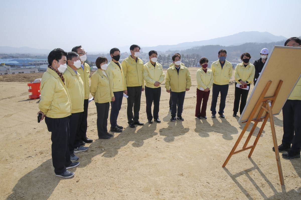 20210308-020[AP7U8477-제247회 임시회 산업건설위원회 고아 제2농공단지 공사현장방문.jpg