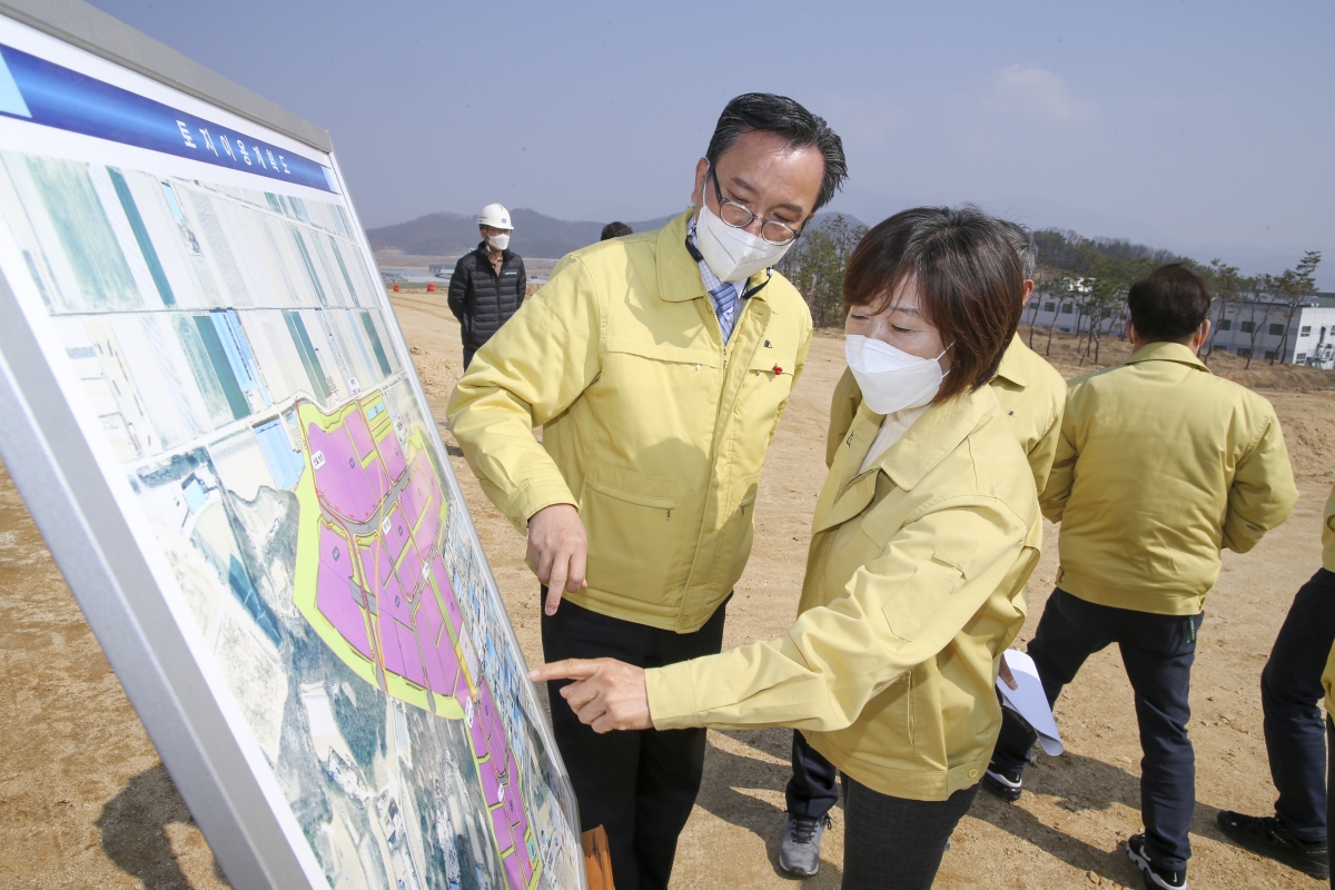 20210308-030[AP7U8498-제247회 임시회 산업건설위원회 고아 제2농공단지 공사현장방문.jpg