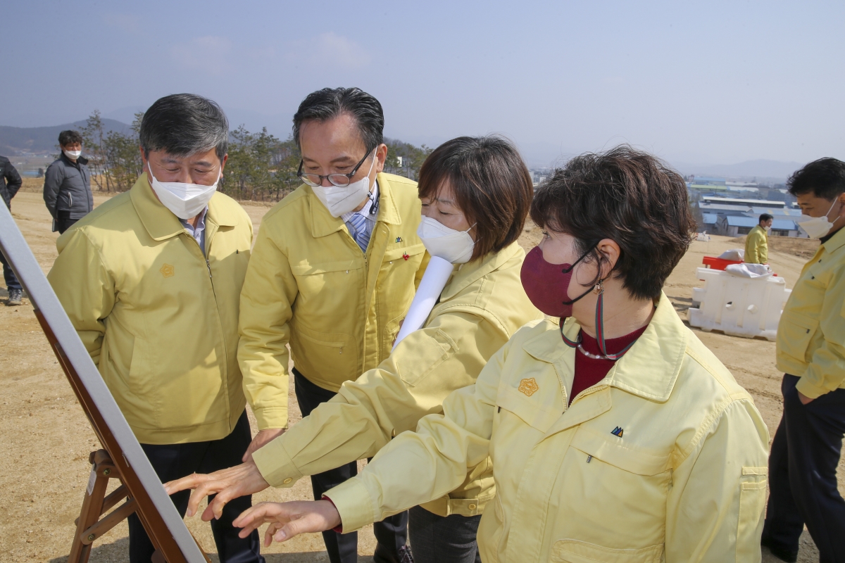 20210308-036[AP7U8516-제247회 임시회 산업건설위원회 고아 제2농공단지 공사현장방문.jpg