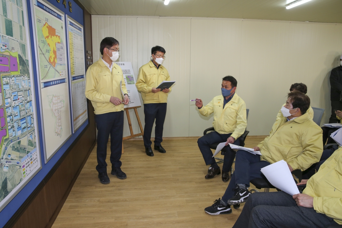 20210308-011[AP7U8453-제247회 임시회 산업건설위원회 고아 제2농공단지 공사현장방문.jpg