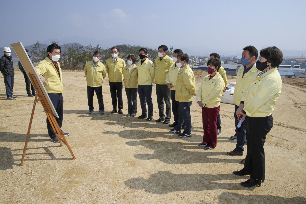 20210308-025[AP7U8489-제247회 임시회 산업건설위원회 고아 제2농공단지 공사현장방문.jpg