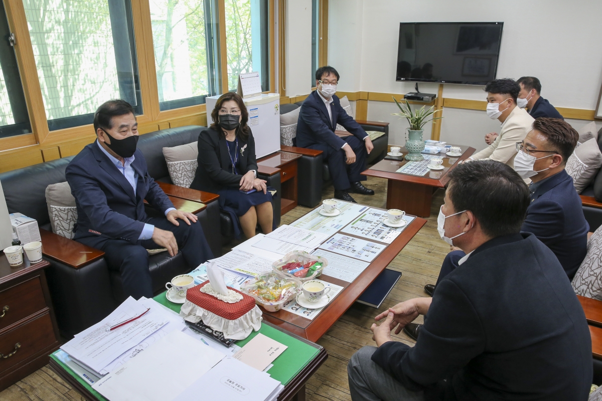 20210407-017[AP7U9604-인동동발전협의회장단 부의장실 방문 .jpg