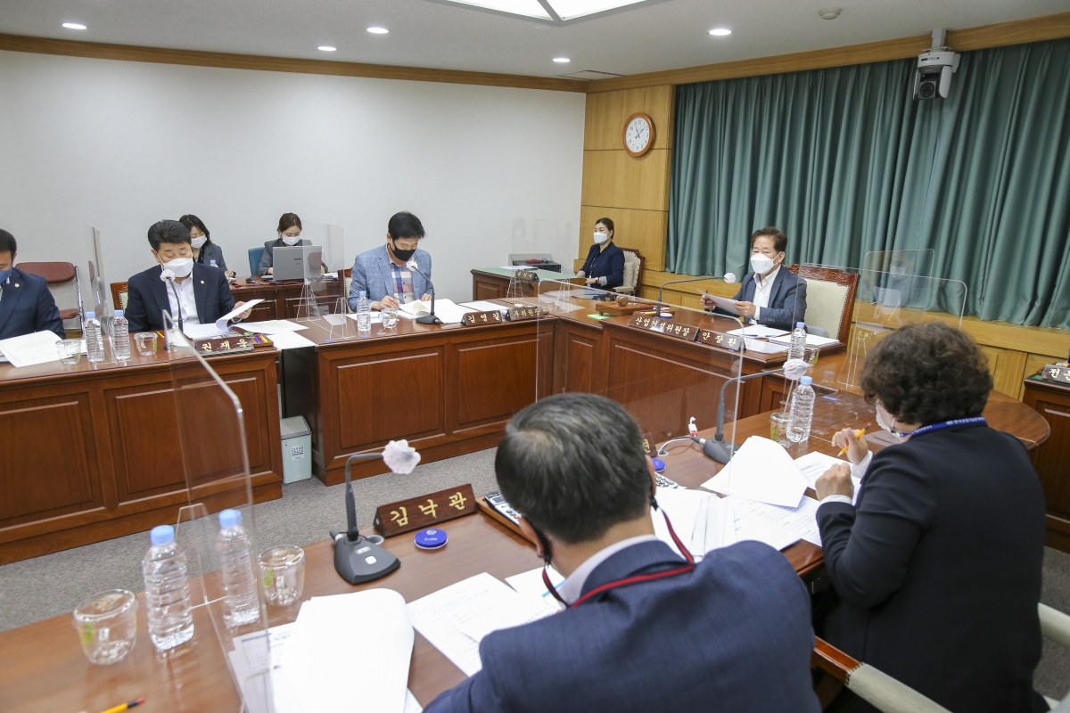 20210412-033[AP7U9910-제248회 임시회 산업건설위원회 조례심사 및 행정사무감사 계획서 작성.jpg