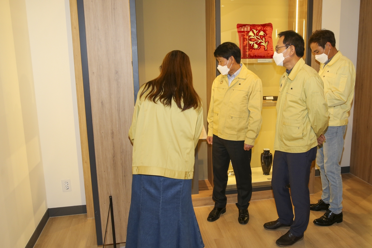 20210413-065[AP7U0255-제248회 임시회 기획행정위원회 박정희대통령역사자료관 방문.jpg