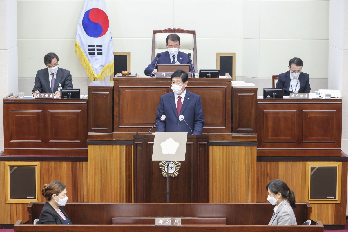 20210414-022[AP7U0368-제248회 임시회 제2차 본회의시  김영길 산업건설위원회 부위원장 상임위원회 활동결과보고.jpg