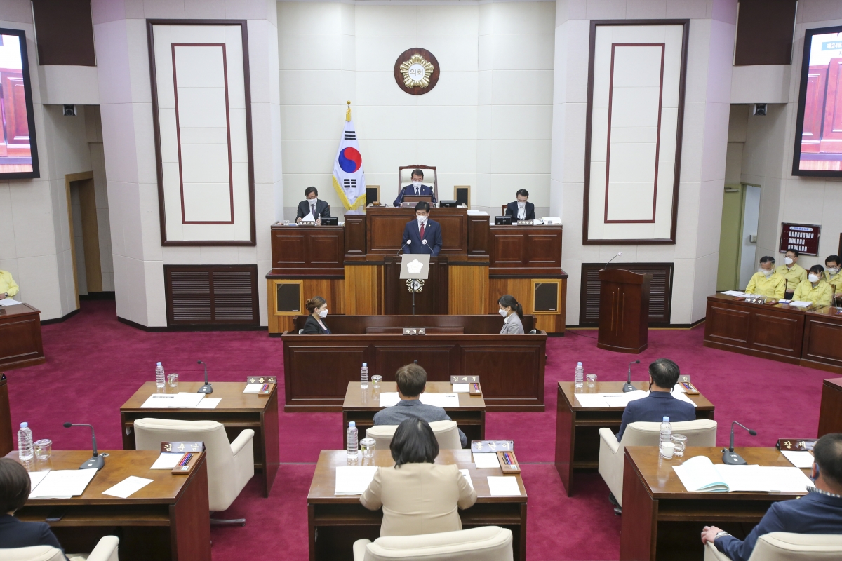 20210414-023[AP7U0370-제248회 임시회 제2차 본회의시  김영길 산업건설위원회 부위원장 상임위원회 활동결과보고.jpg