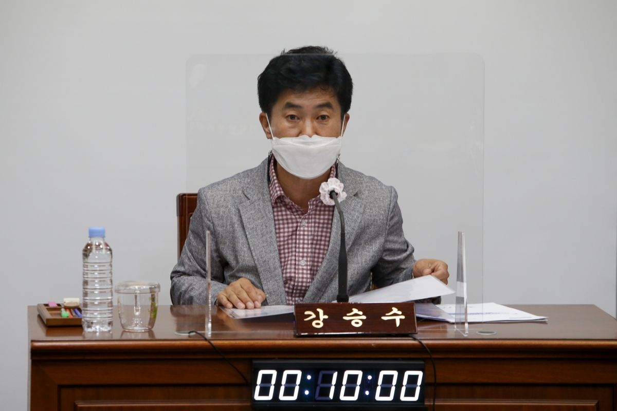 20210510-010[_P7U0183-제249회 임시회 기획행정위원회 조례안 심사활동.jpg