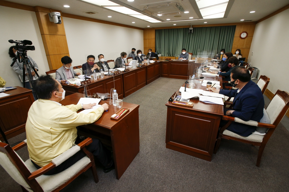 20210510-001[_P7U0267-제249회 임시회 기획행정위원회 조례안 심사활동.jpg