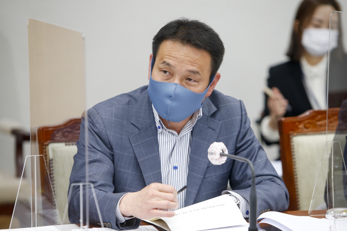 20210510-033[_P7U0193-제249회 임시회 산업건설위원회 조례안 심사활동.jpg