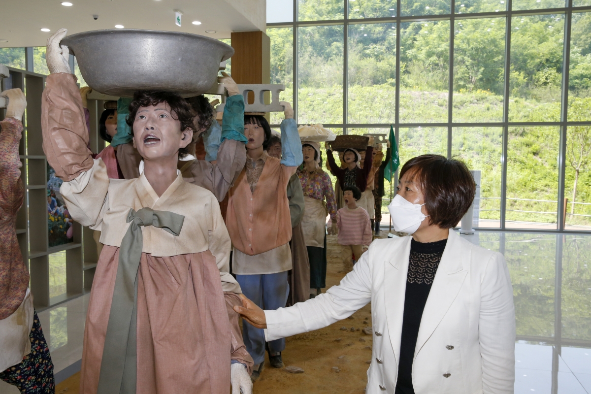 20210524-024[_IMG0158-새마을운동테마공원 전시관 개관식.jpg