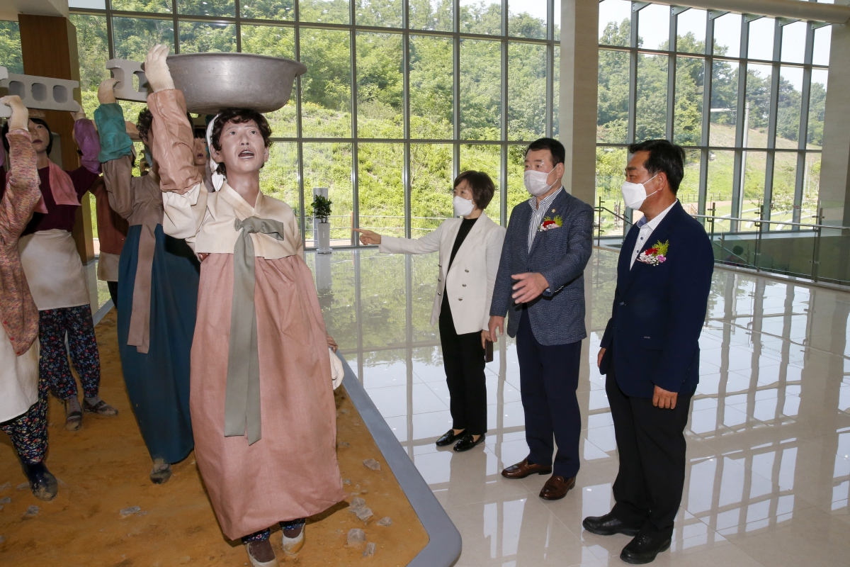 20210524-030[_IMG0171-새마을운동테마공원 전시관 개관식.jpg
