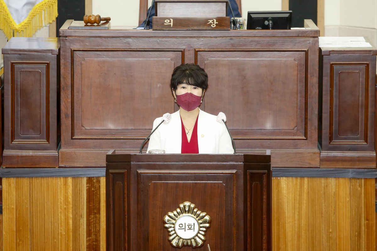 20210602-042[_P7U0489-제250회 정례회 제1차 본회의시 예산결산특별위원장에 호선된 장미경 의원 당선인사.jpg