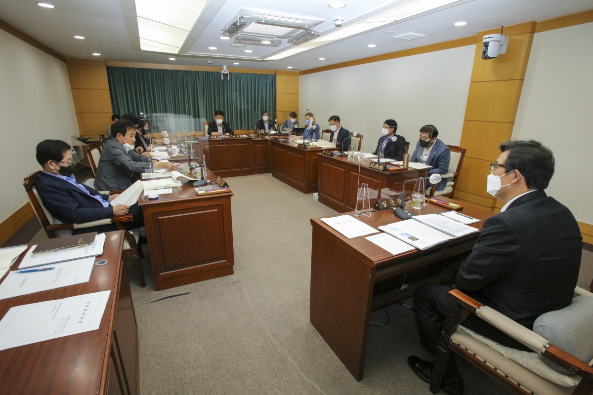 20210603-008[IMG_9011-제250회 정례회시 의회운영위원회 소관 행정사무감사 활동.jpg
