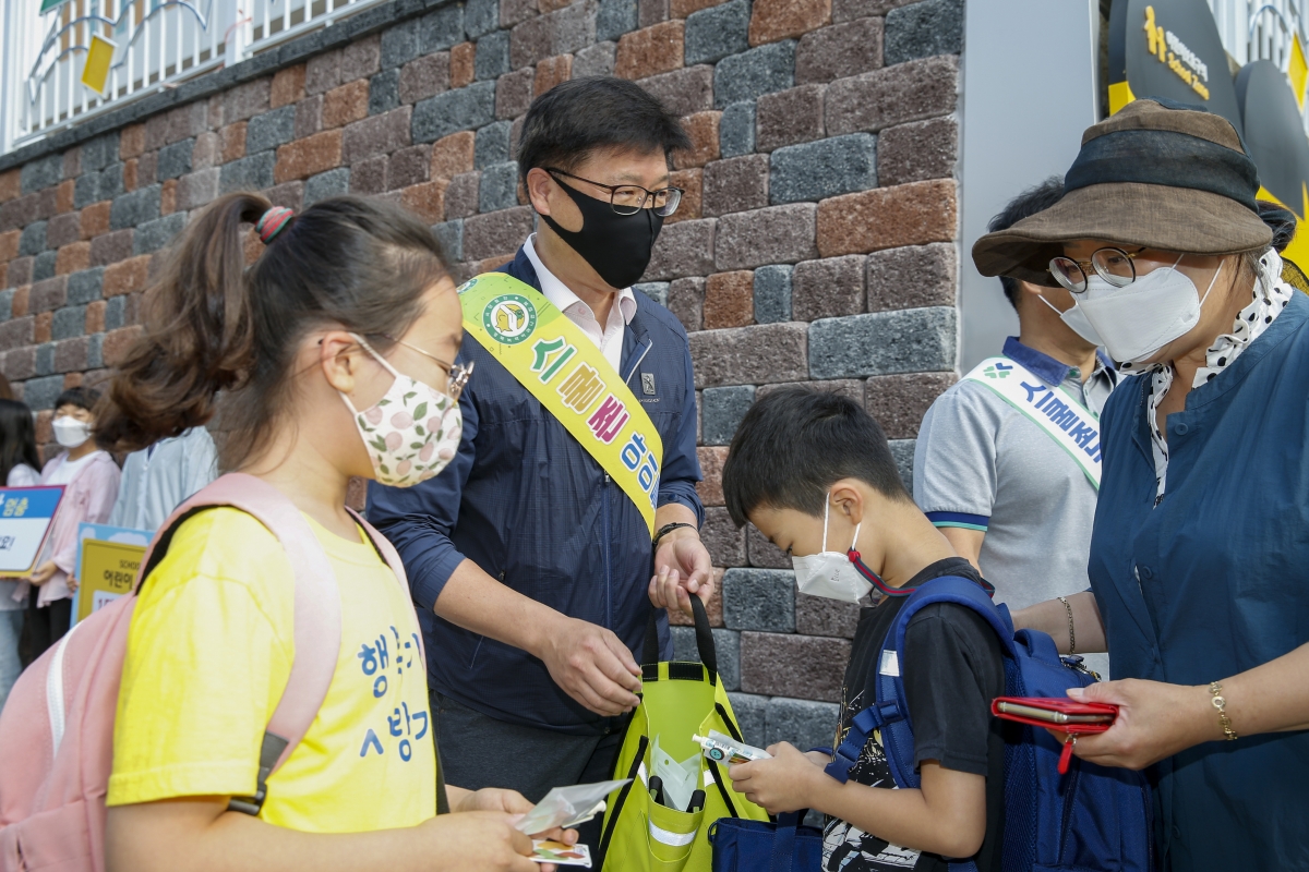 20210622-019[_P7U1690-구미녹색어머니연합회 초등학교 등굣길 교통안전 캠페인.jpg