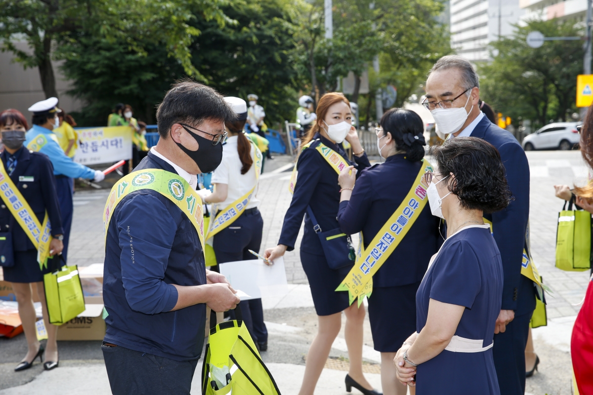 20210622-020[_P7U1692-구미녹색어머니연합회 초등학교 등굣길 교통안전 캠페인.jpg