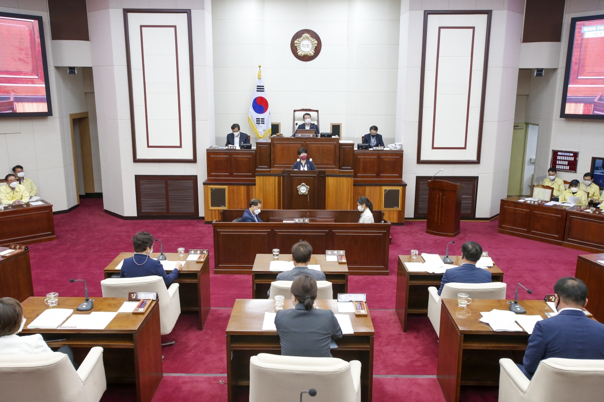 20210623-088[_P7U2102-제250회 정례회 제2차 본회의시 장미경 예산결산특별위원장 2021년도 제1회 추가경정예산안 및 기금운영계획변경안 심사결과보고 .jpg