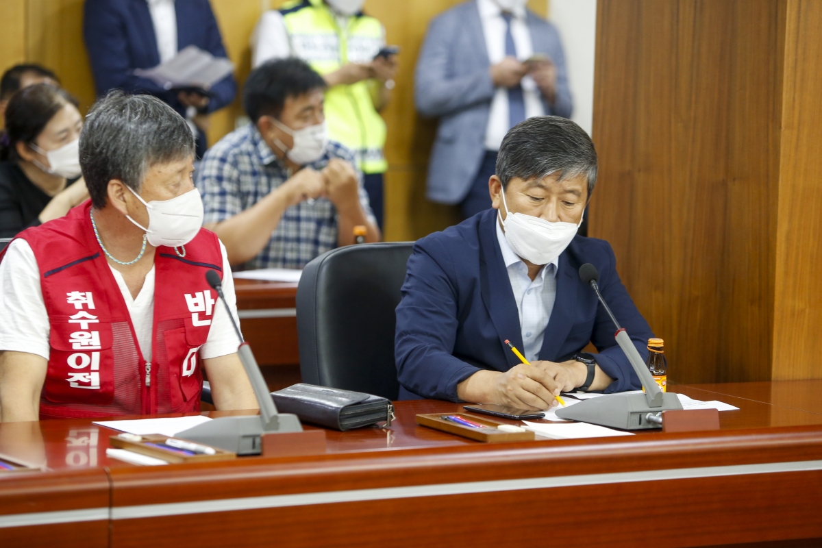 20210819-016[_P7U4531-대구취수원 구미이전 반대추진위원회 집행위원 일행 의회 방문.jpg